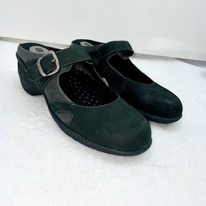 White Mountain Slip-Ons